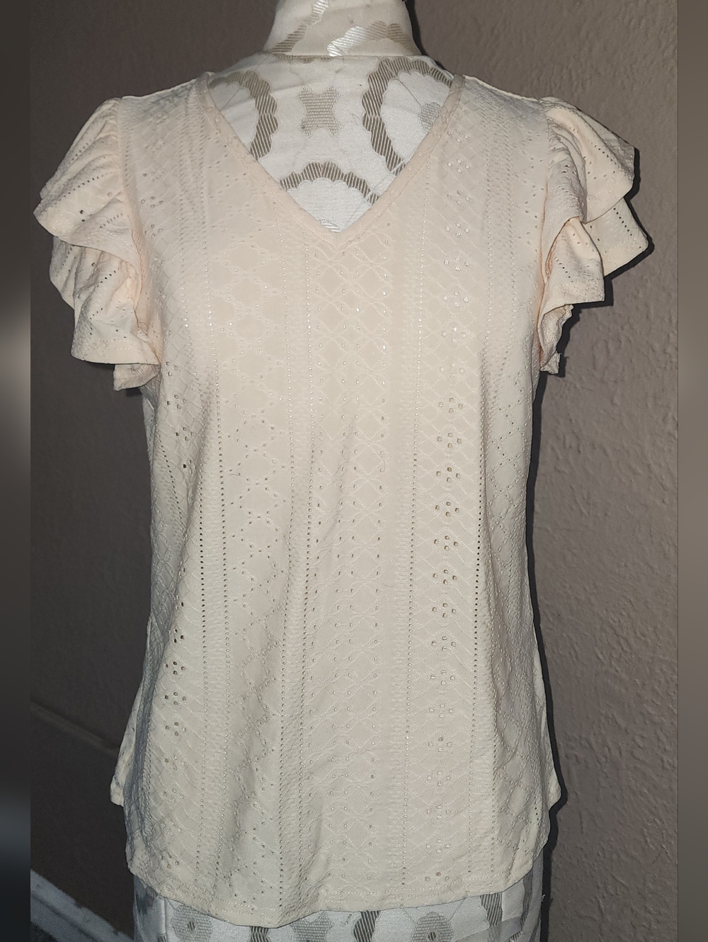 Grace Karin cream flutter sleeve eyelet  top NWT Small